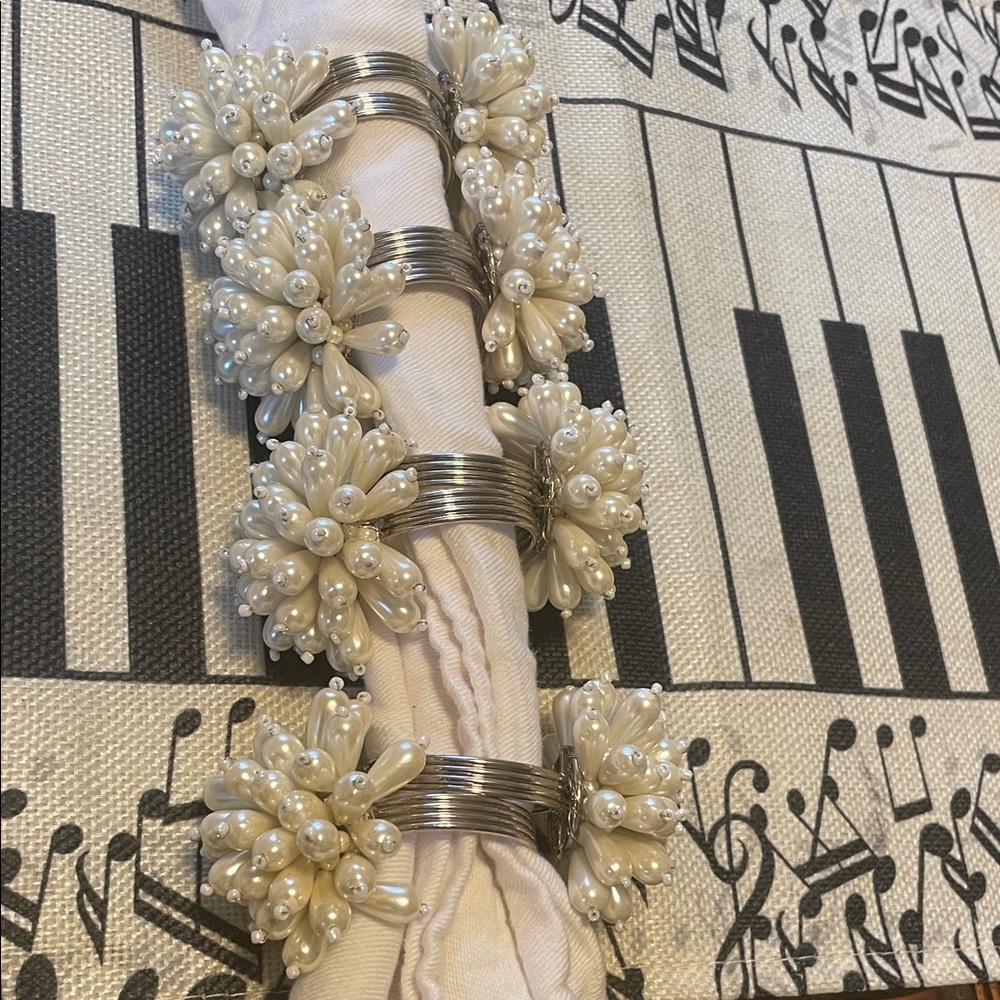 Napkin Rings - 8 Faux Pearl Large Spray Metal Rungs